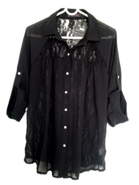 Camisa em chiffon e renda
