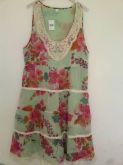 Vestido em chiffon e guipir